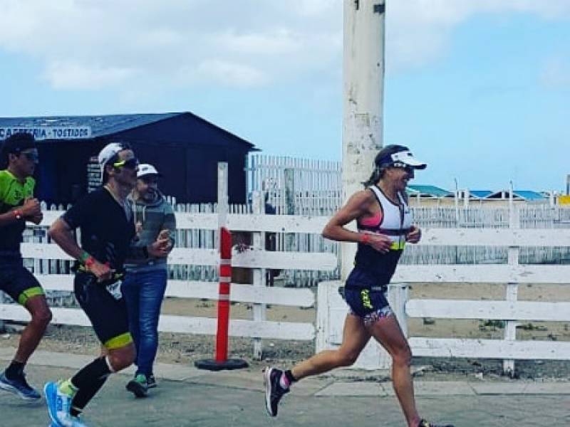 el_suplente_com's tweet photo. Inés Villaverde clasificó por tercera vez al Mundial de Kona ...https://t.co/pzm39EOjsG https://t.co/kwGCJFK36I