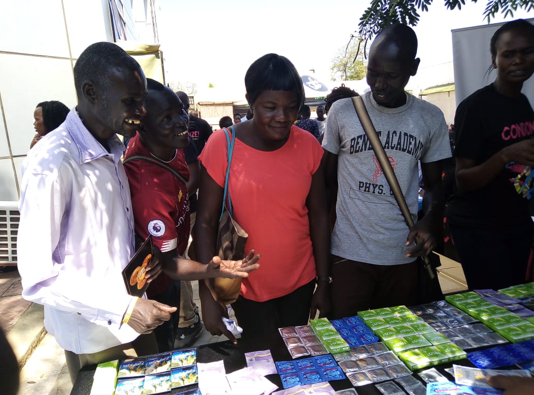 ShababLe's tweet photo. Last Saturday, ahead of #WorldAidsDay, @ShababLe took part in the #CondomizeCampaign launch in #Juba at #KampalaUniversity & #CulturalCentre. Hundreds of people received free voluntary counseling, testing & condoms.
#Condomize #DontCompromize
@UNFPASouthSudan https://t.co/oyjoMiI1Lp