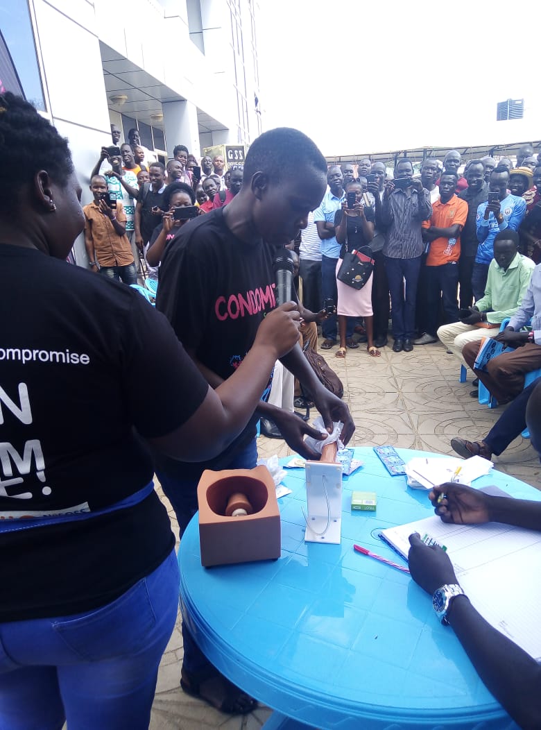 ShababLe's tweet photo. Last Saturday, ahead of #WorldAidsDay, @ShababLe took part in the #CondomizeCampaign launch in #Juba at #KampalaUniversity & #CulturalCentre. Hundreds of people received free voluntary counseling, testing & condoms.
#Condomize #DontCompromize
@UNFPASouthSudan https://t.co/oyjoMiI1Lp