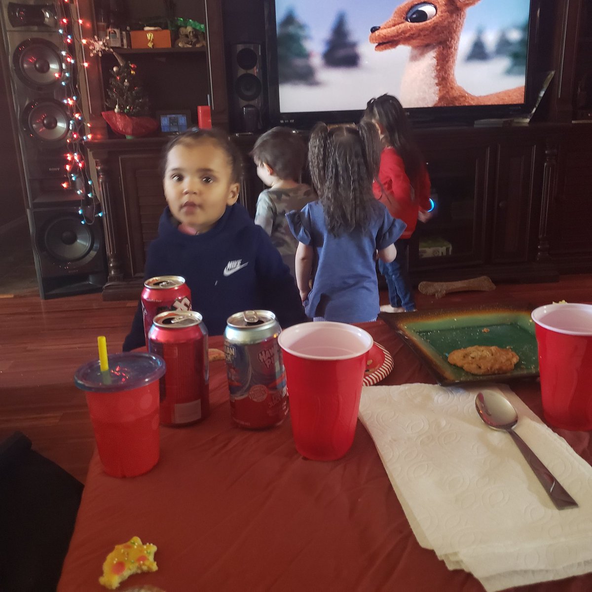 MysticPenny1776's tweet photo. #DailyHaiku #dailyhighku
Cookies n cocoa
Rudolph the red nosed reindeer
Blazed into our hearts
#KeepItSimpleStoners #AlwaysReadytoBlaze #StonerFam #Alayah #Bryssa #Conall #Ayva #BabyJack #NothingButCrumbsLeft #tistheseason @popsablaze @BeardsAndInk @uhnanihmuss @ReeferMcGee ❤🔥 https://t.co/PlRtIOd3kB