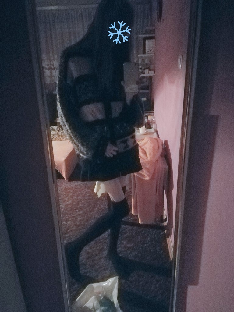quarantine_13's tweet photo. A winter outfit from 2017: oversized sweater + short skirt + thigh-high socks. https://t.co/GIGRNZB1xy