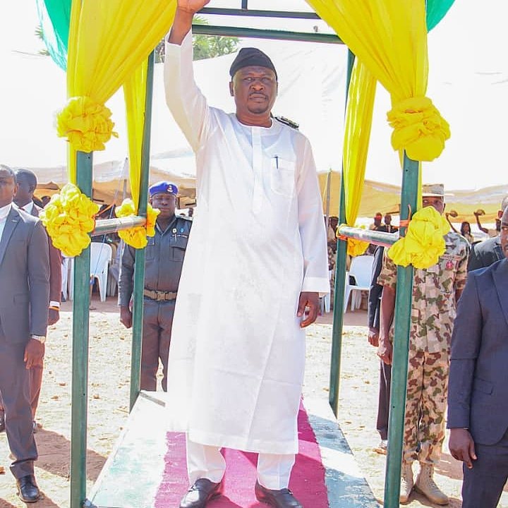 Adamawa_Gov's tweet photo. Governor Ahmadu Umaru Fintiri inducts New BATCH of CORPS Members, pays tribute to the young Men and Women who obeyed the 'clarion call' and passed through the Scheme with merit, at various times. https://t.co/eGRmkWZYdS
