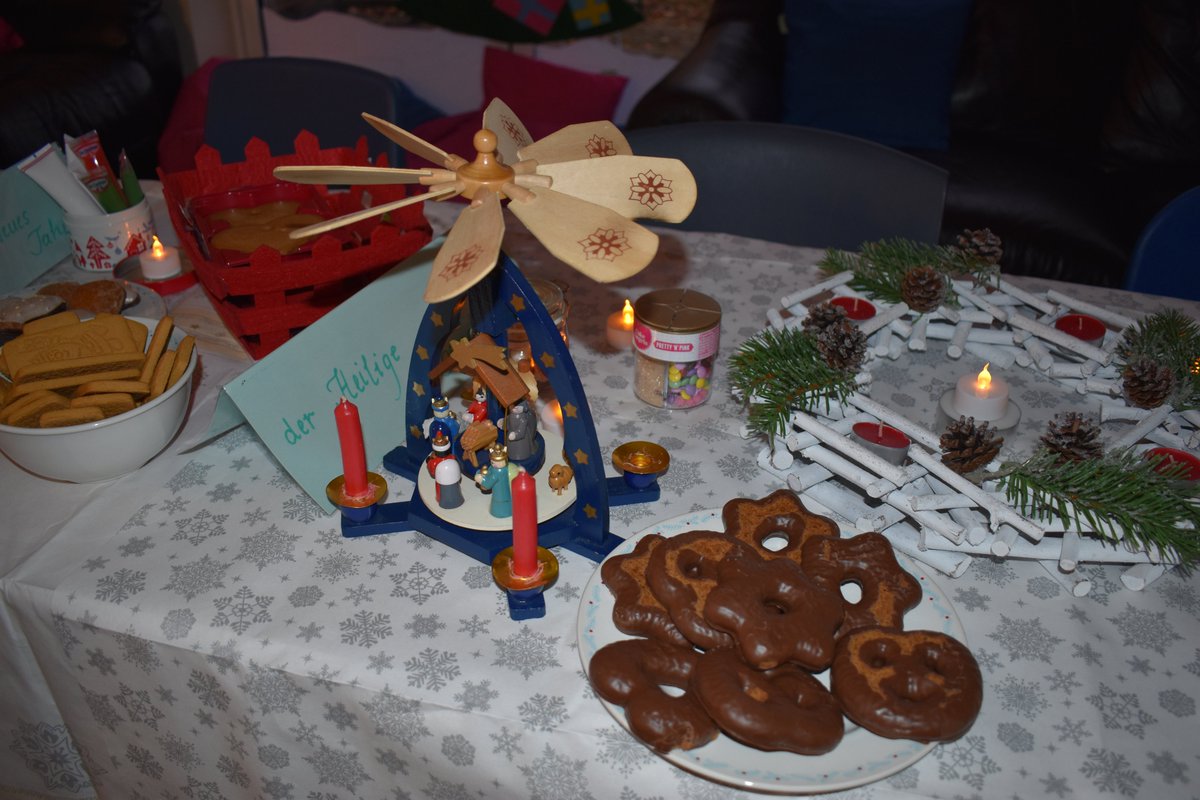 ChaseGrammar's tweet photo. Our very own #CGSGerman Christmas Party @ChaseLanguages https://t.co/FI8hoqrRIi