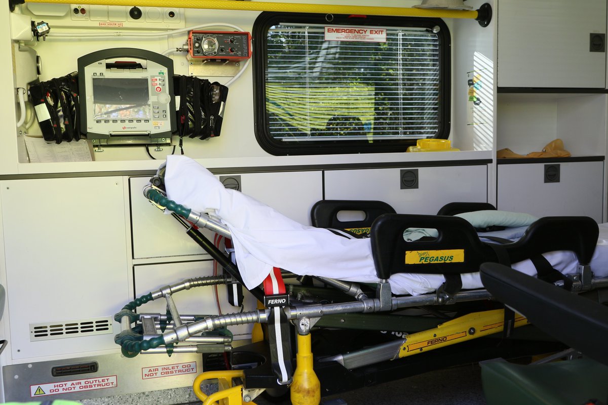 EastEnglandAmb's tweet photo. We are currently dealing with a number of ongoing serious incidents that are causing very high demand for our crews.  Only choose 999 when it’s a life-threatening emergency. #HelpUsHelpYou. https://t.co/2bBA5WKSUz