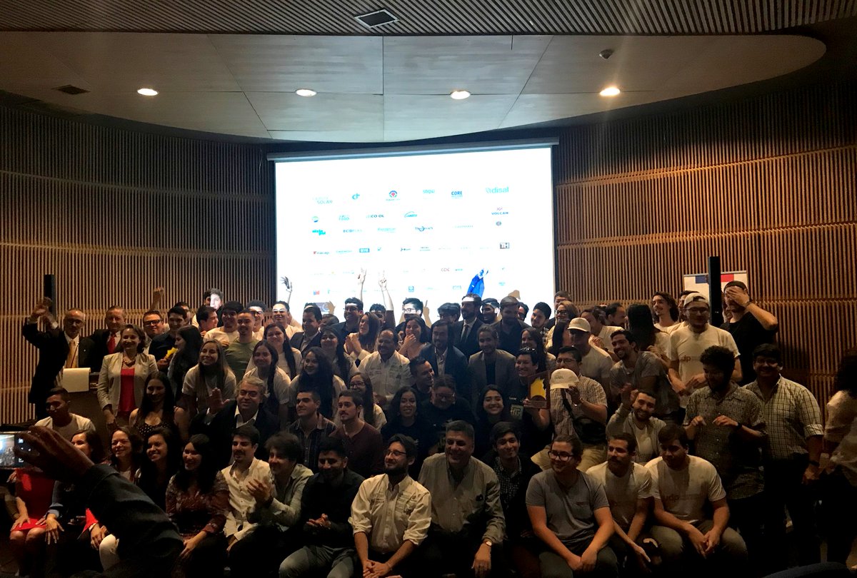 TritecSudam's tweet photo. Hoy, hace pocos minutos, en premiación #ConstruyeSolar #Udp https://t.co/WOZnokp7nn