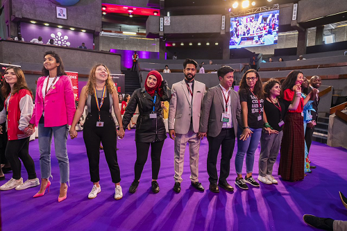 SheDecidesGFI's tweet photo. Check out this powerful article from #SheDecides 25x25 @neillomibao on his Open Mics with young people in the #Philippines and speaking at #ICPD25 #NairobiSummit https://t.co/jpIrjNgLWx https://t.co/306T69F21I