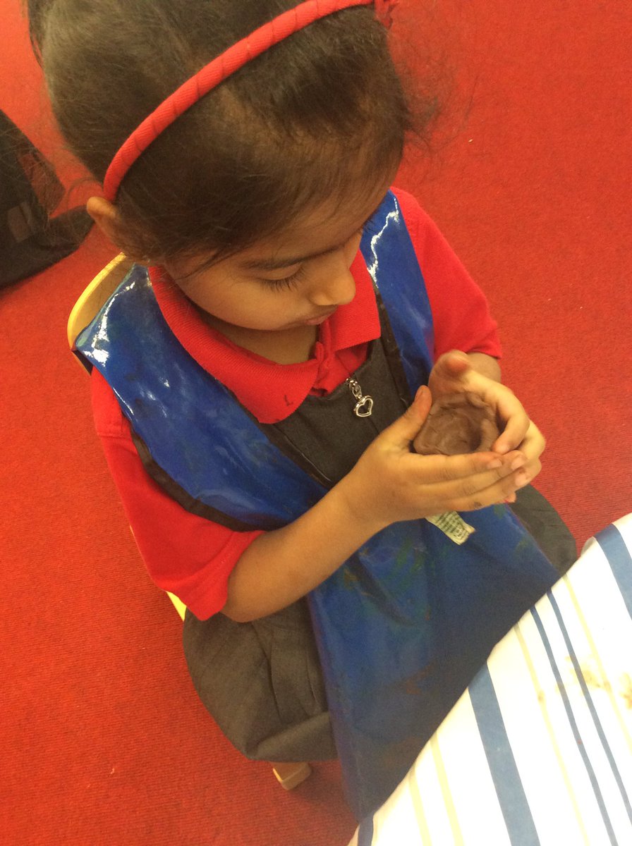 StSavioursPri's tweet image. As we enter the season of Advent, FS2 have been making clay candle holders. Once dry, we will be using the symbolic colours of pink and purple to decorate. #EYFS #ExploringMedia