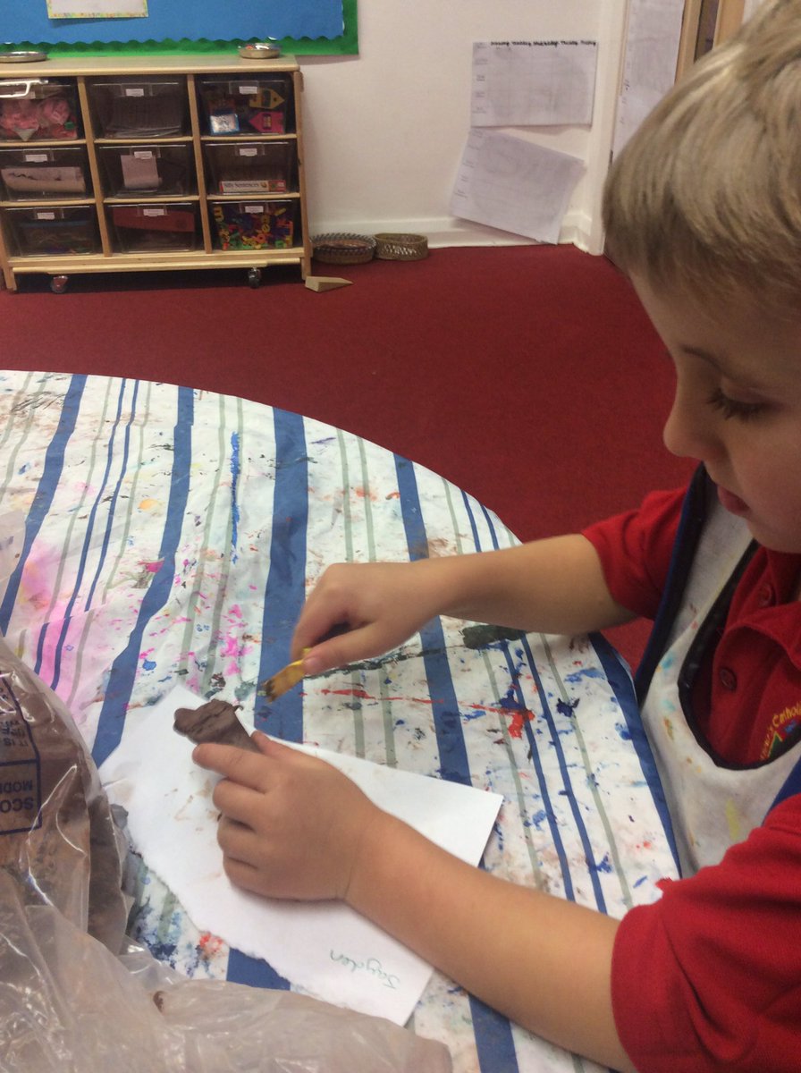StSavioursPri's tweet image. As we enter the season of Advent, FS2 have been making clay candle holders. Once dry, we will be using the symbolic colours of pink and purple to decorate. #EYFS #ExploringMedia