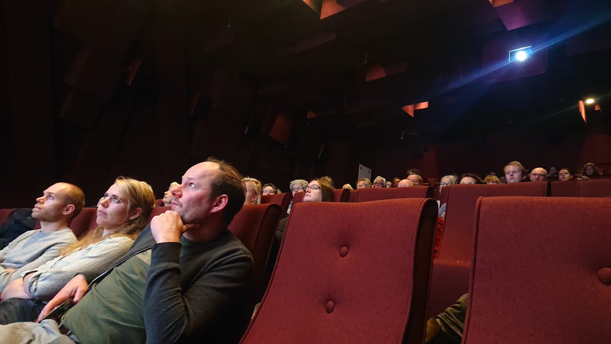 mariejosevantol's tweet photo. "Hunting for hedonia" , zo zou je een bezoek aan het @forum_groningen ook kunnen noemen. Heel toepasselijk is het ook de naam van de #MarvelousMind Movie over diepe hersenstimulatie die we hier nu vertonen. Ingeleid door neurochirurg Prof. Marinus Oterdoom. @BCNGroningen @umcg https://t.co/we5R0wnDpo