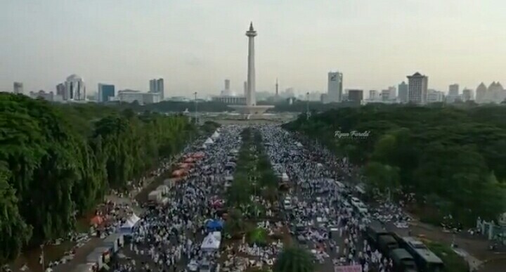 moeliati_S's tweet photo. @Aziz_alJahili @jasmine_occe @YongL4dy @rullaarull @JanggoCelebes @MarioArie10 @PepepPermana @Shizuka_Cte @amira_swandary @amsalri @Mbobz17 #212UnityForAll https://t.co/swb7hFGn6Q