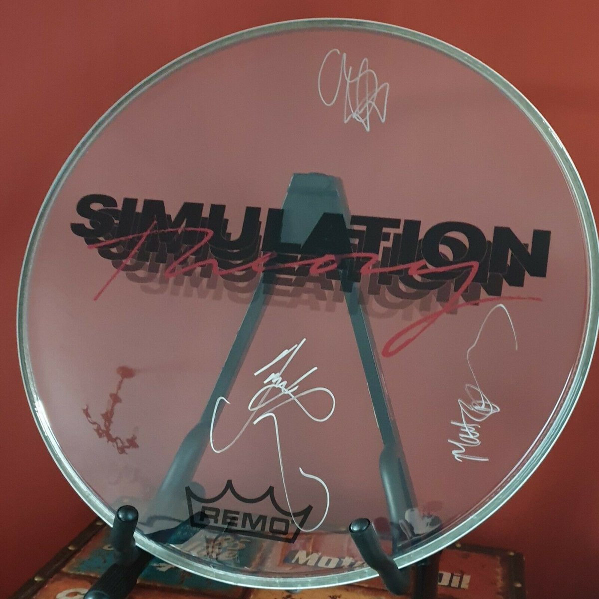 MercerMemo's tweet photo. And the auction is open!!! A signed @museband drumskin is up for sale and all proceeds are in aid of @MakeAWishUK 🌟🎵 https://t.co/HsK6b1m16v Perfect Christmas present 🎁 #Muse #simulationTour #Musefan https://t.co/di0OdFWo8f