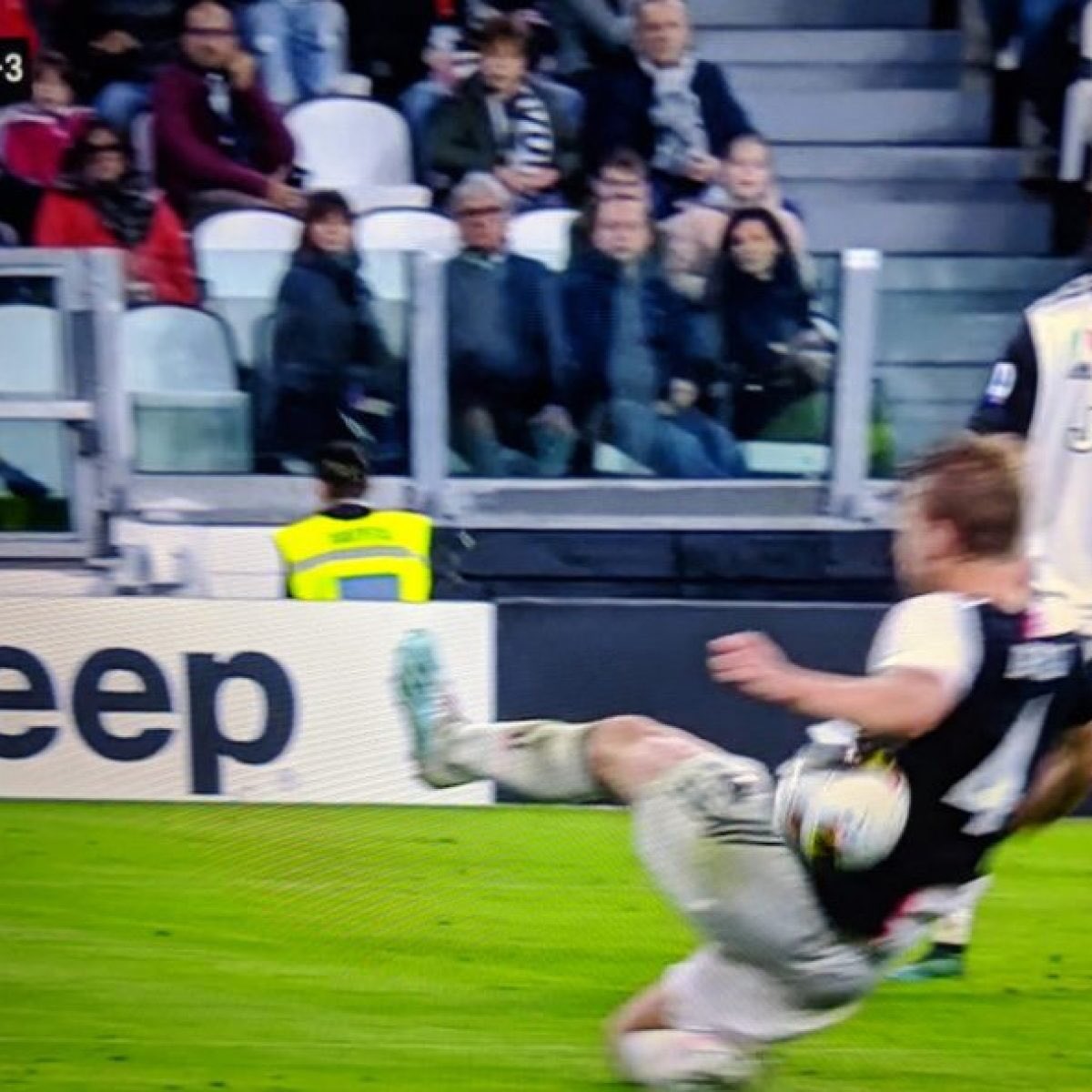 donatocerullo's tweet image. Protocollo De Ligt.