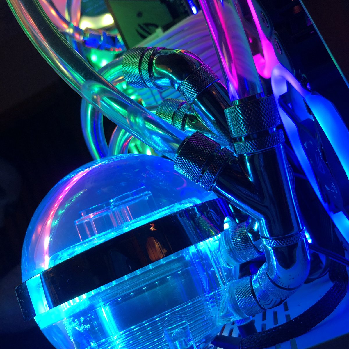 ExtremePCUK's tweet photo. Mesmerising Alphacool Eisball Digital RGB Reservoir & Pump Combo!
Those fittings are almost like a custom hot rod exhaust!!
@alphacool #ExtremePCUK https://t.co/mN5l5PO3in