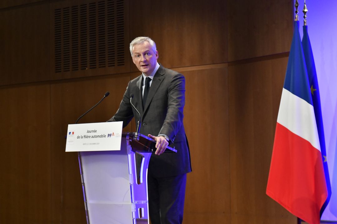 BrunoLeMaire's tweet photo. Nous voulons bâtir un nouveau modèle pour l'industrie automobile française en continuant à restaurer sa compétitivité tout en relocalisant la production sur notre territoire. Ce modèle créera des emplois et fera baisser les émissions de CO2.#JournéeDeLaFilièreAuto #PacteProductif https://t.co/WTln2Uvcdi