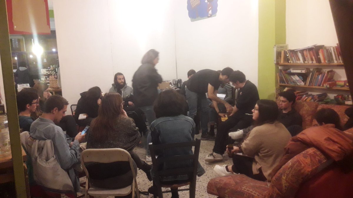 Asamblees's tweet photo. Esti vienres entamamos les xornaes del movimientu estudiantil "Formación y Folixa".
Llucha estudiantil y sindicalismu; feminismu y capitalismu; y una gran charra del nuesu compa Diego sobro sexualidá. 
Vamos facer más, pero esto ye un gran empiezu.
Siguimos. https://t.co/1cDSDf2qhM