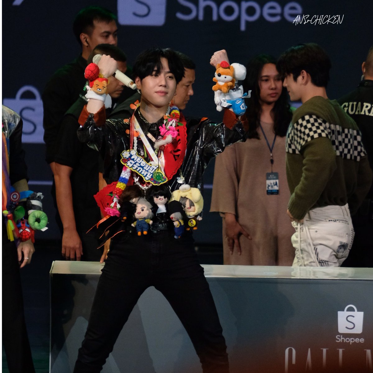 ANSRCHICKEN's tweet photo. ตัวแสบ😊
#ShopeexGOT7CallMyNameFansign
#shopeeCallingIGOT7 #ShopeexGOT7 #GOT7 #갓세븐 #Yugyeom @GOT7Official https://t.co/5EV2kfqJEI