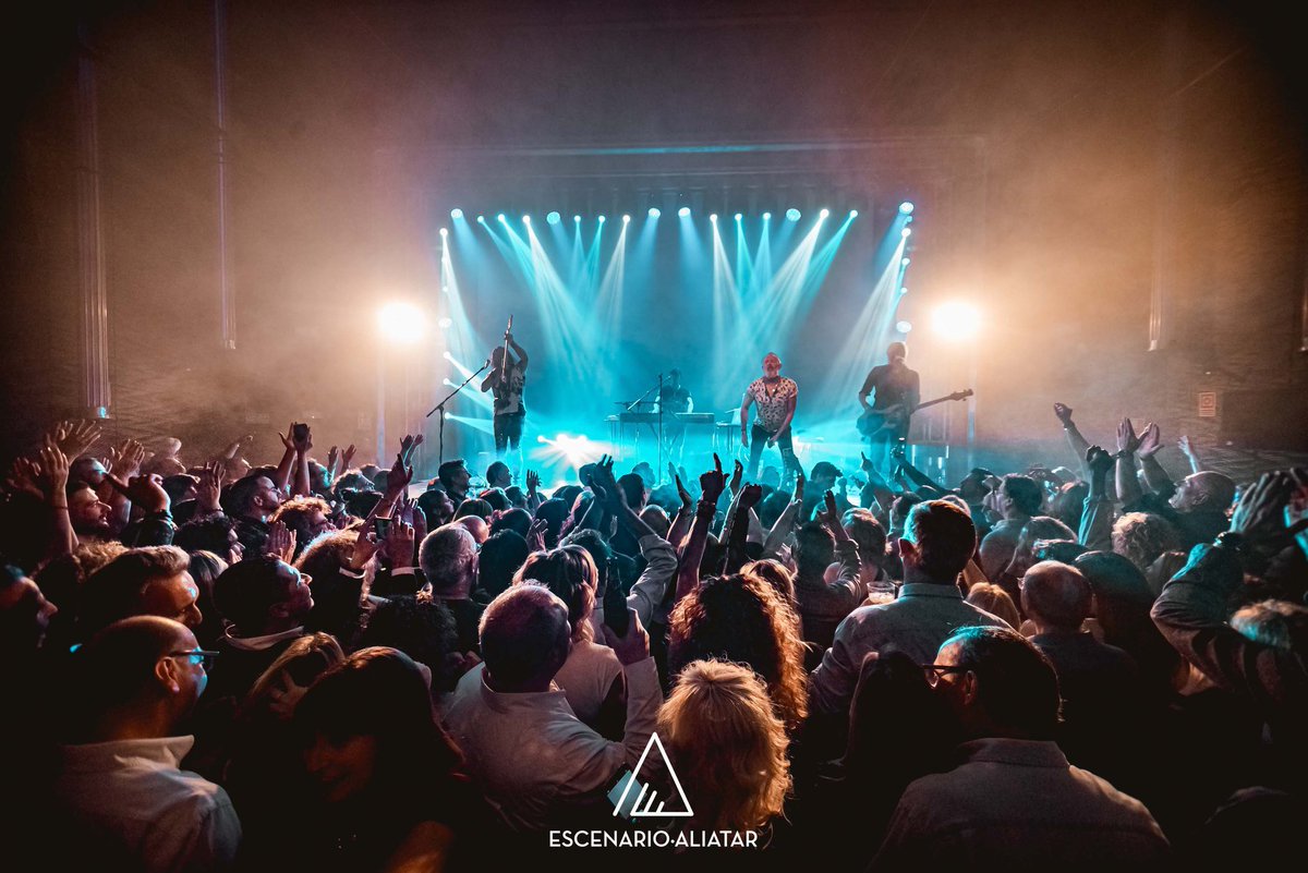 launionnet's tweet photo. Muchas gracias, Granada!! Así estaba la sala Aliatar en la fiesta de @CADENA100 #Buenaonda #CopeGranada
#LaUnion #RafaSanchez @LUISBOLIN #LuisBolin #MarioCea #FerminVillaescusa https://t.co/9cbxNe1jJc