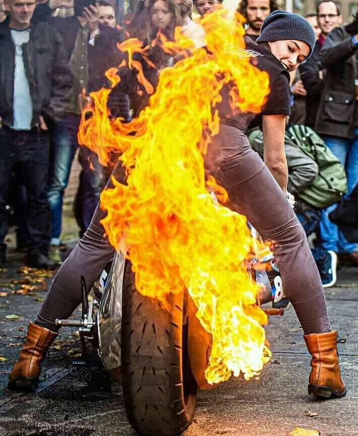 KiberMoon's tweet image. Good frosty Monday morning everyone...let's fire it up! 
😋🏍️🏍️🔥