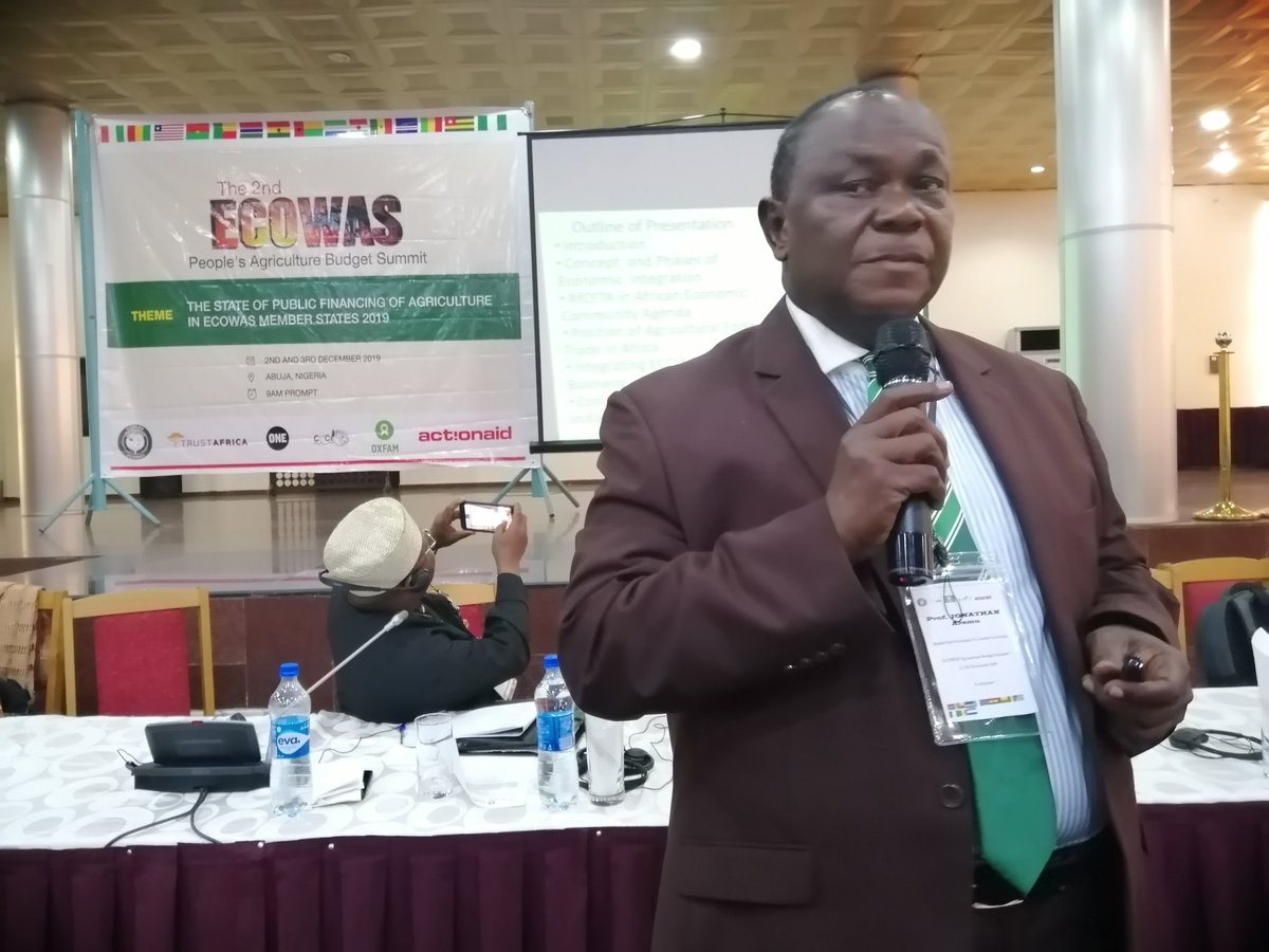 chamkoka's tweet photo. #ECOWASAgSummit
#FeedingNaija
@ActionAidNG
@OxfamPanAfrica
@oxfaminnigeria
@ActionAid
@agric_CNC
@ONENigeria
@TrustAfrica agricultural business in AfCFTA. Prof Jonathan Aremu, Int Economics, Covenant Varsity. Economic Integration and trade relations ECOWAS. https://t.co/Jty0ce9Pf7