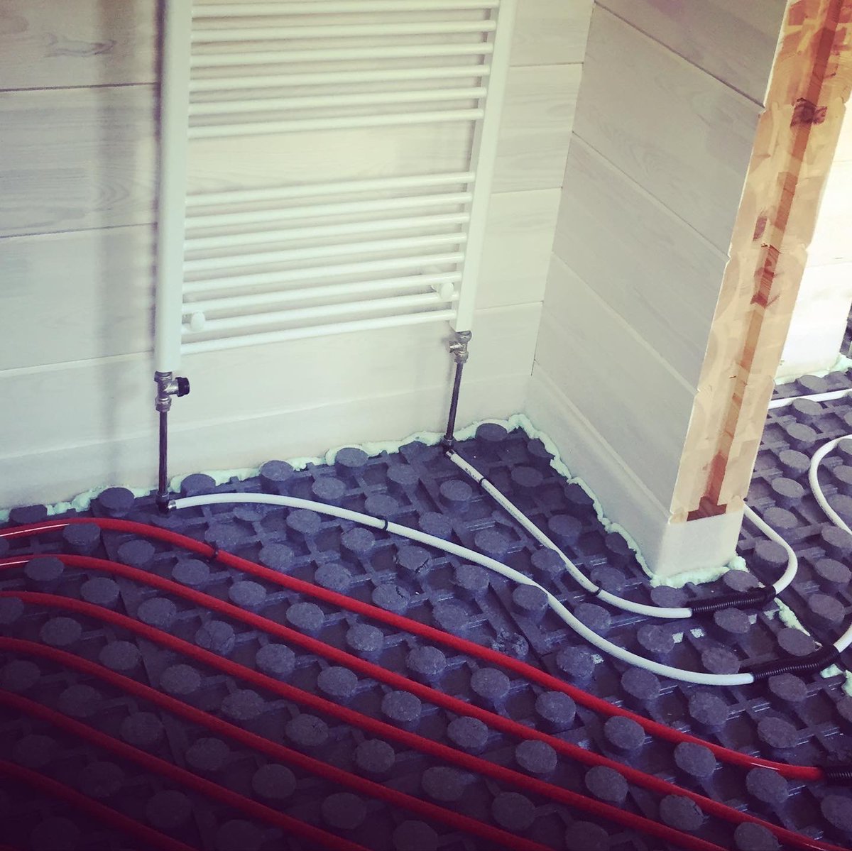REVELpribram's tweet photo. jedna z listopadových záležitostí - Mnichovice 😎 #podlahovetopeni #novostavba #tepelnecerpadlo #topeni #heating #pex #PEXpipes #vytapeniprorodinnedomy https://t.co/i46d4XdC7I