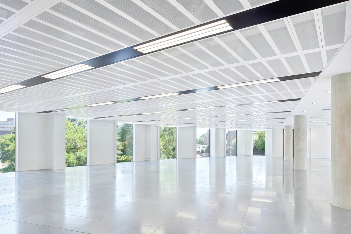 Lantern_MaidenH's tweet photo. So many windows! Smart, intelligent design allows light to flood in; shine bright this #MondayMorning! Find out more at https://t.co/MmLefJa2Ld #MondayMotivaton #Design #PositiveVibes #OfficeSpace @ArosArchitects @LSHtweets @Savills @knightfrank https://t.co/ySIbXvJlts