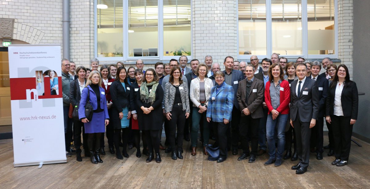Projekt_nexus's tweet image. Die Arbeit der Runden Tische (#medizin &amp;amp; #gesundheitswissenschaften, #ingenieurwissenschaften, #wirtschaftswissenschaften und Anerkennung) geht auf die Zielgerade. Schnell noch ein Gruppenfoto bevor die Abschlussrunden bei der Wintertagung in Berlin des #projekt_nexus beginnen.