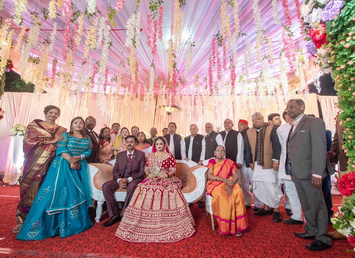 yadavakhilesh's tweet photo. The wedding season continues in Lucknow. https://t.co/Ddl7SX3O0t