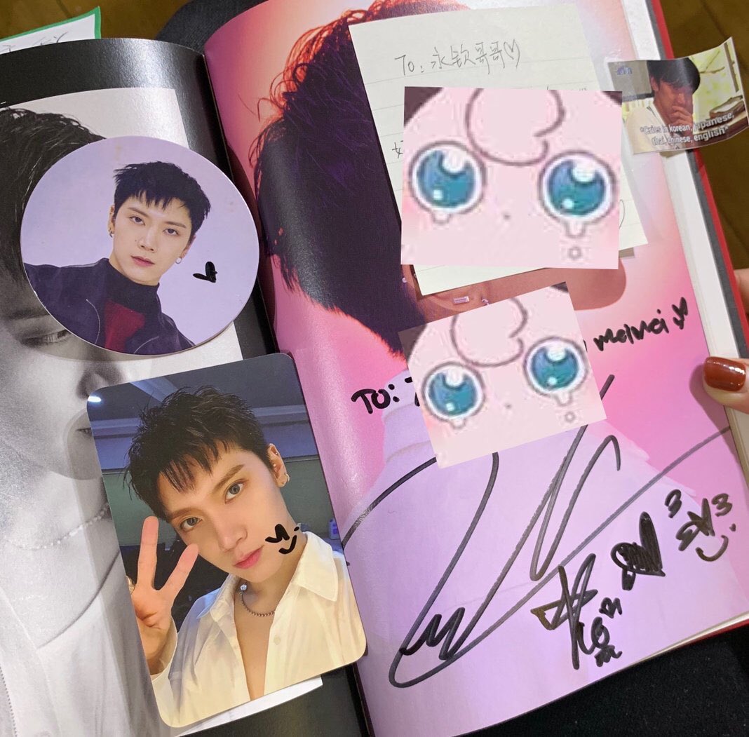 liyongqinst's tweet photo. 191203 beijing fs

OP wrote ‘To. Yongqin gege’ on post-it, but Ten went “is it your name?” and after he realized it was his name, he said “oh! nothing nothing!” https://t.co/mpKA5hY2kl