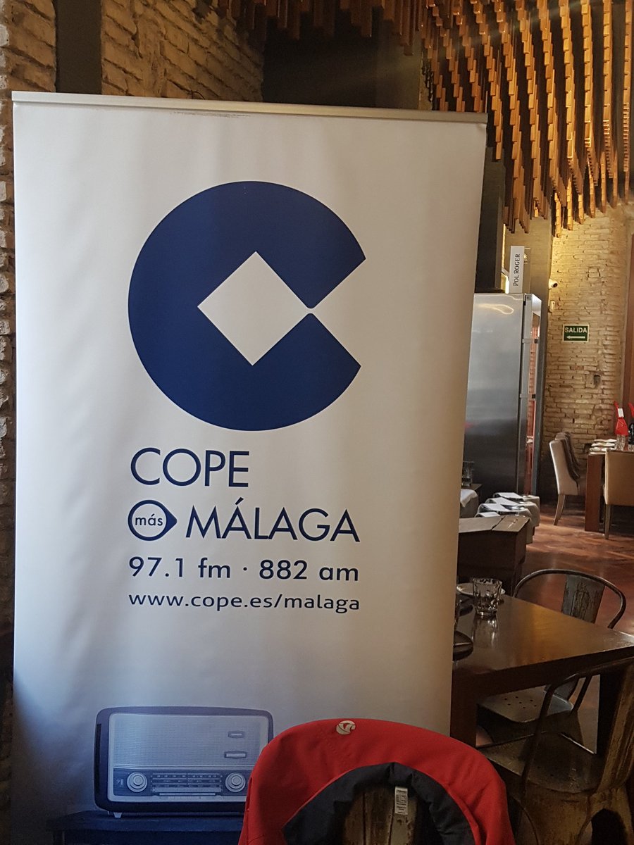 CarlosBlancodeO's tweet photo. Es lunes. Y los lunes @DeportesCopeMLG desde @LaDerivaRest A las 15.00h en directo en el #97.1FM #882OM y https://t.co/P2i29a8Non con @EmilioJGuerrero @fjbautista @Juande_Villena Paco Pineda y Javier Olmedo. Y pan de @Ilustre1953 el mejor!!!! https://t.co/Hnv9UbHtkG