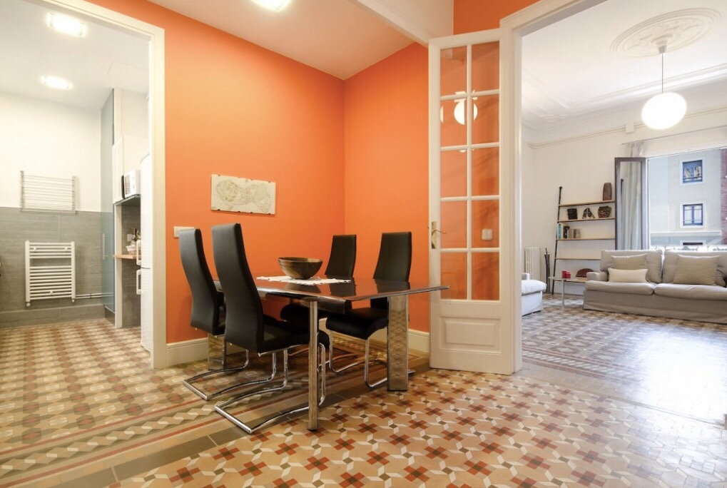 YouStylish's tweet photo. Classic Spanish 3 bedroom apartment with original mosaic floors and high ceilings. #B361YS⁠⠀
⁠⠀
⁠⠀
🗝️ Best Barcelona accommodation with @youstylish_apartments⁠⠀ https://t.co/6wsGDHAF6u