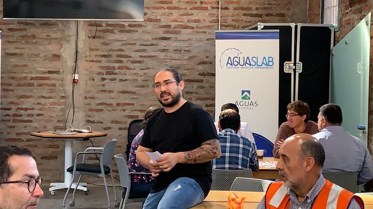 aguaslab's tweet photo. Nueva jornada del workshop de “Metodologías Ágiles” liderado por @MarceloMagana, desarrollando actividades con foco en el proceso Scrum que potencia el trabajo colaborativo dentro de @aguas_andinas #innovacion https://t.co/cRdRrtI5D0
