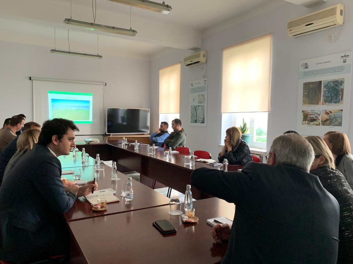 Sot zhvilluam takimin e dytë me përfaqësues nga delegacioni turk i kryesuar nga Ambasadori Z.Yörük. Pas një prezantimi të bërë me të dhëna nga inspektimet në terren ekipi i studios Toki nga Turqia shprehu gadishmërinë për angazhim në projektim &amp; ndërtim
#solidarityforalbania 🇹🇷🇦🇱