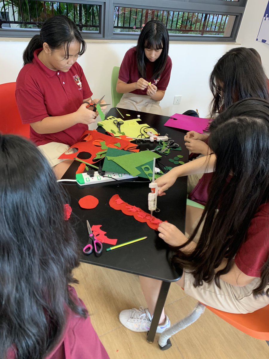 kimber_johnston's tweet photo. Grade 7&8 students started preparing materials for their murals. #ssmfc #wecreate #acousticmural #issedu https://t.co/SjyRXbqzWL