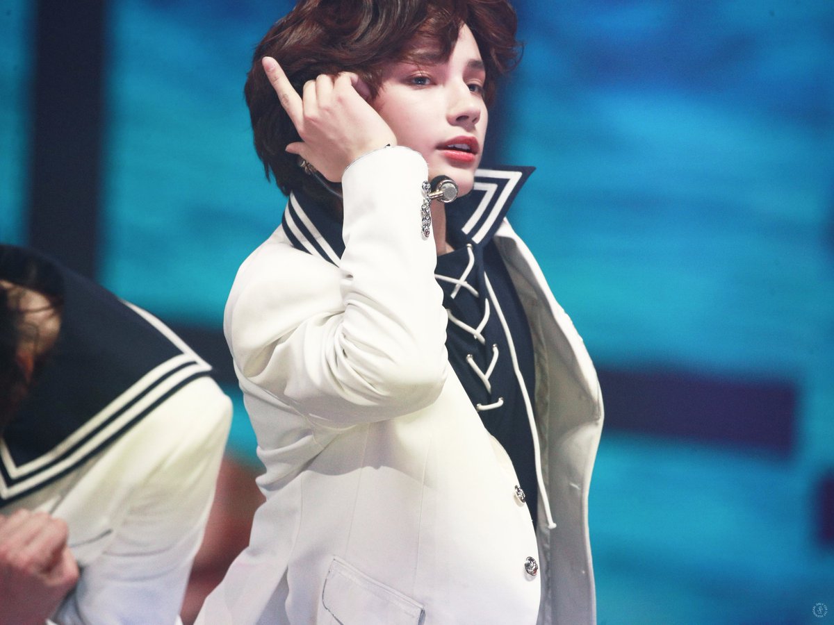 20020814_com's tweet photo. 191130 MMA 멜론뮤직어워드
#투모로우바이투게더 #TOMORROW_X_TOGETHER #TXT
#휴닝카이 #HUENINGKAI https://t.co/0TeOVq2S0g