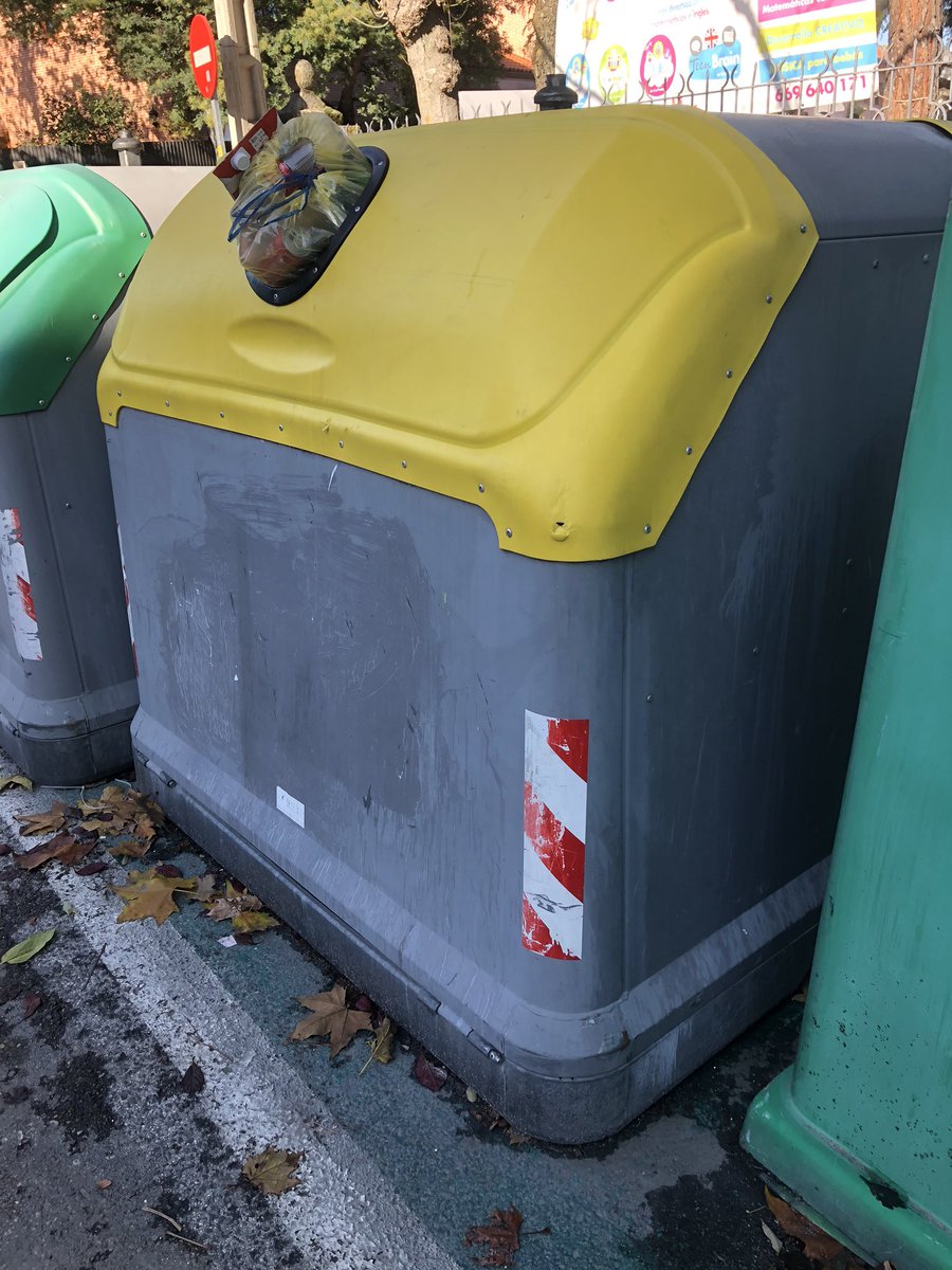 ConTorrelodones's tweet photo. Todos debemos esforzarnos en reciclar,también el @ayto_torre en hacer vaciar los contenedores para seguir reciclando https://t.co/FSlRbBwwIQ