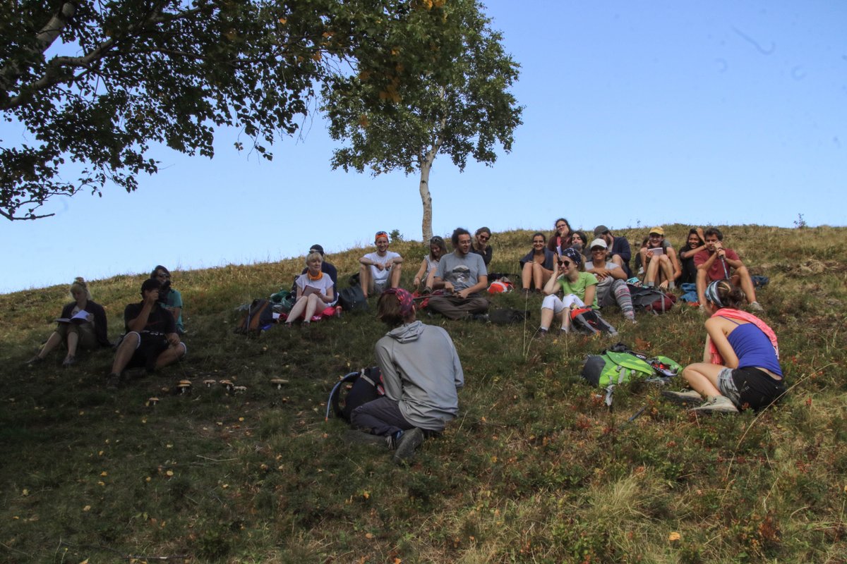 maybe_Chill's tweet photo. @cookie_fraise @GuillaumePonce2 @mchambru @MSH_A @PACTE_grenoble Nous, les M2 #CSTGre @dio2_cst avons pu aller au delà des préjugés, durant une semaine d'immersion dans la vallée des Huiles en septembre : le projet #CROSCUS. Nous avons pu rencontrer des éleveurs, à l'avis bien moins tranché que ce qu'on pourrait attendre. https://t.co/sbC6SbUeNz