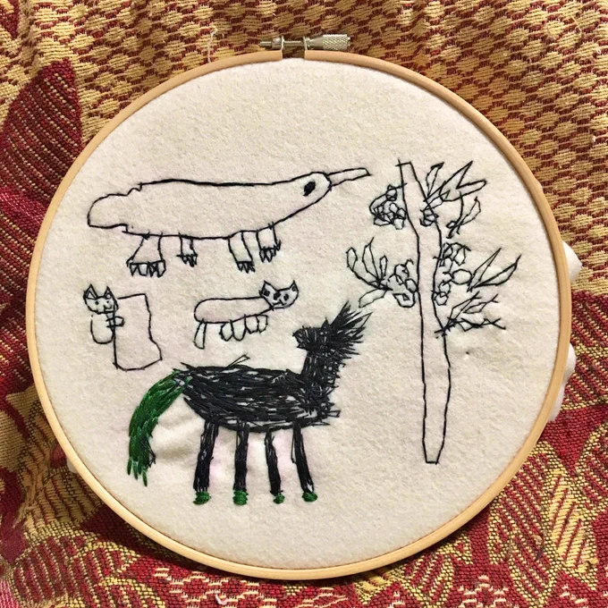 娘の絵を刺繍化:カモノハシ・猫・黒馬。 