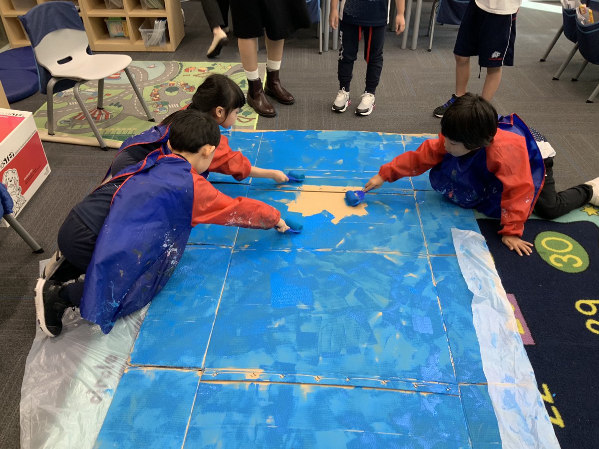 LindaCTeachInn's tweet photo. PPs hard at work on #MissionInspire after receiving letters from their new friend from the future, Beegu. What solutions do they have planned to help Beegu? #MissionInspire #StamfordHK #CognitaWay @MissMandyPP @AndreaCosgrove7 https://t.co/QrgGSfF9d9
