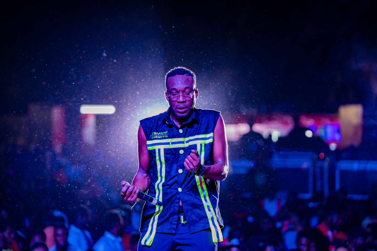 tosanwilts's tweet photo. #RedTVRave4 #MacMizzleMode #MC #LiveShowHost https://t.co/LA6zroDpg1