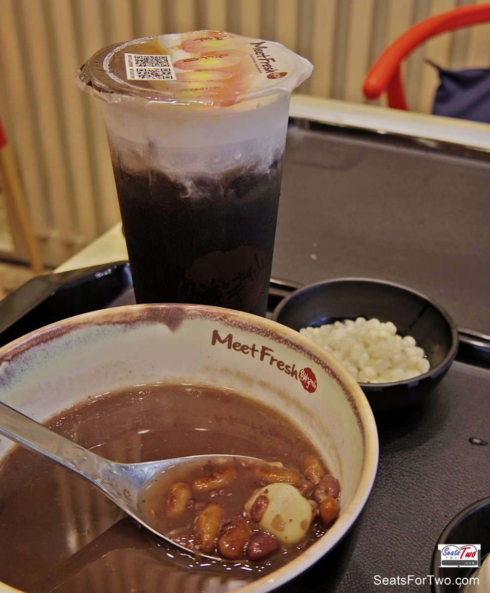 SeatsForTwo's tweet photo. What about a bowl of Taro Hot Soup or Almond Soup generously served with taro balls, kidney beans and chopped almonds? Visit Taiwanese dessert store #MeetFresh at the Podium! https://t.co/XeMhVtf8BF
#MeetFreshPh #Taiwan #TaiwanMeetFresh #SeatsForTwo #SeatsForTwoEats https://t.co/NGaB5Jlsek