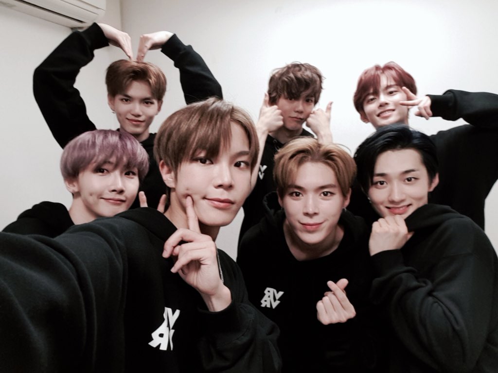 veriveryperu's tweet photo. @the_verivery_jp VERIVERY Japan 2nd Show ～Let's tag it～💡Todas las presentaciones han terminado, hasta la actuación en Tokio✨😘

Gracias a todos quienes nos apoyaron en el lugar y los que disfrutron el en vivo😆💕
Nos vemos en un futuro💜

#VERIVERY #Lets_tag_it https://t.co/Rgb51LfD1X