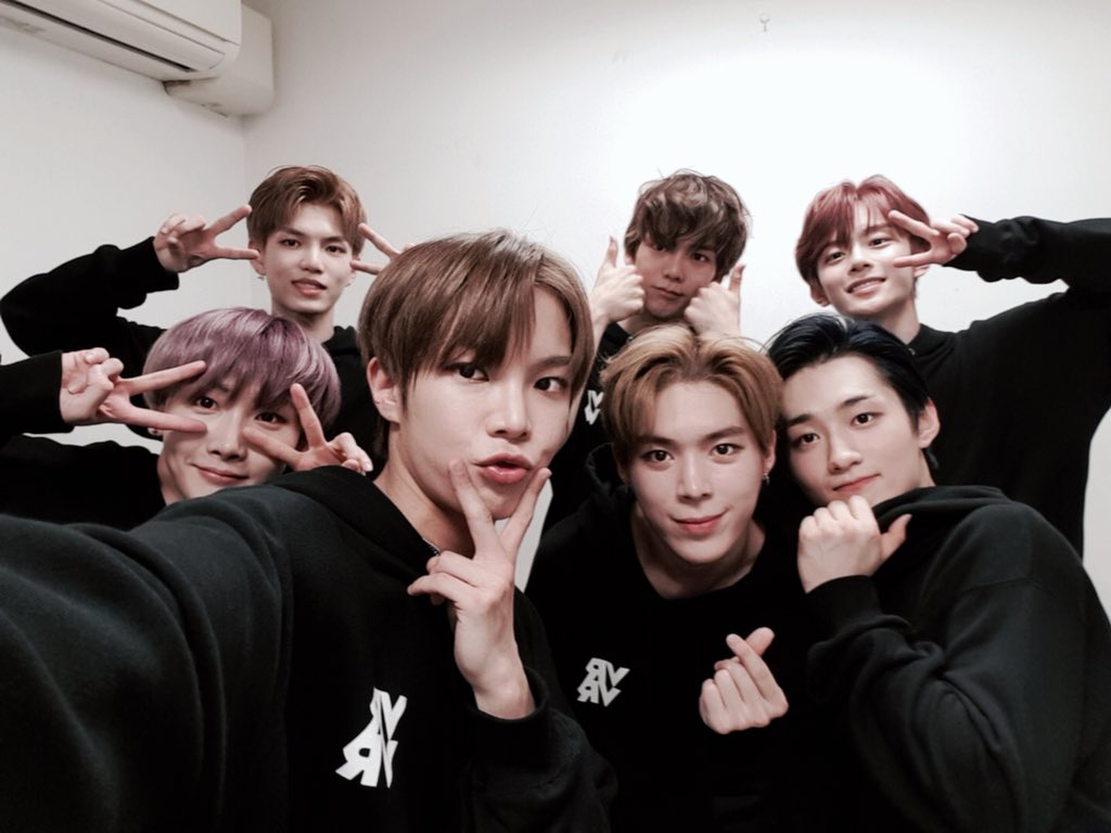veriveryperu's tweet photo. @the_verivery_jp VERIVERY Japan 2nd Show ～Let's tag it～💡Todas las presentaciones han terminado, hasta la actuación en Tokio✨😘

Gracias a todos quienes nos apoyaron en el lugar y los que disfrutron el en vivo😆💕
Nos vemos en un futuro💜

#VERIVERY #Lets_tag_it https://t.co/Rgb51LfD1X