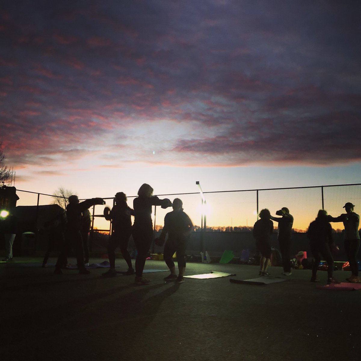 ZestBootcamp's tweet photo. What’s not to love about #outdoor #exercise on mornings like this (even if it is a bit chilly!) 😃
#boxingbootcamp @fitnesszita #motivationmonday @FeelGoodBath @bath_voice https://t.co/SpdnBRescl