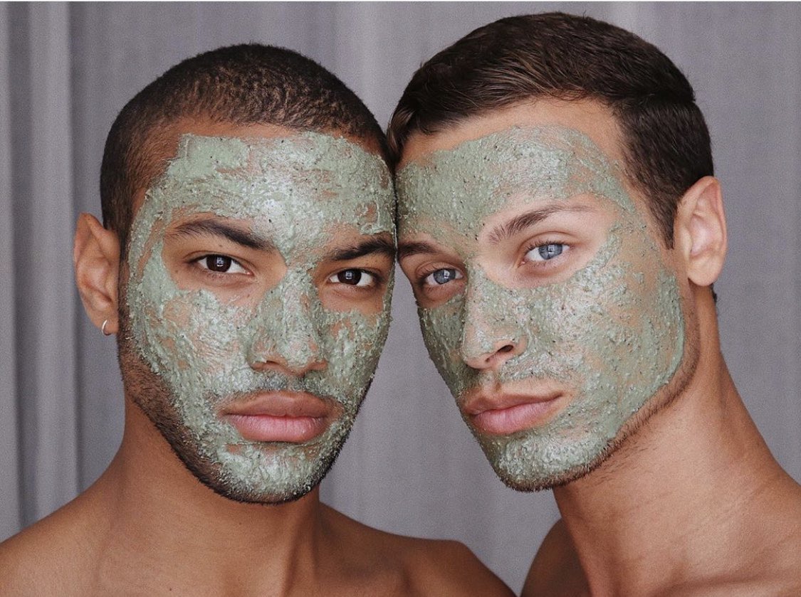 LUSHSouthAfrica's tweet photo. You know what day it is! It’s Masking Monday 😁💚🌿
A minty, multi-purpose mask with a mixture of gentle yet effective ingredients, including honey and kaolin, to help you maintain your magnificent skin ✨💚
📸: @dear.fuckingluv on IG 💙💙
#MaskofMagnaminty https://t.co/6zvV4STDsb
