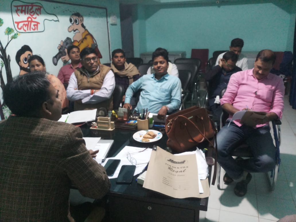 BdoChandi's tweet photo. पैक्स निर्वाचन 2019 अंतर्गत (1) थानाध्यक्ष, सभी उप निर्वाचन पदाधिकारी के साथ समीक्षा बैठक
 (2) नामांकन कोषांग के सभी कर्मी को अधोहस्ताक्षरी द्वारा प्रशिक्षण 
चंडी @dmnalanda @BNagarnausa https://t.co/dOUFescyEP