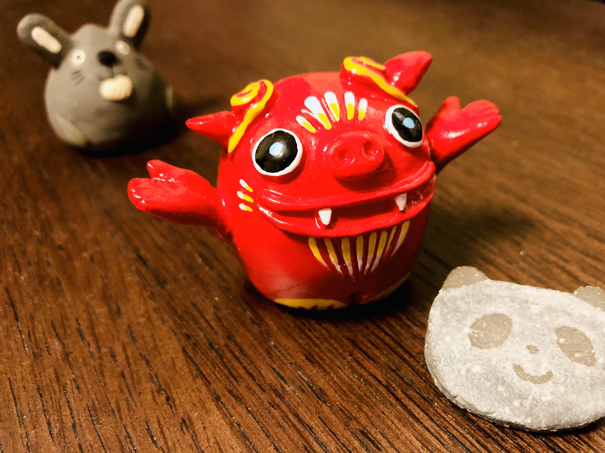 ラ 沖縄行くと必ずシーサーを買う 今年のシーサーはバンザイシーサー 家の中はシーサーだらけ 公設市場本通りにある 美南島マーケット のマンゴージャム ビンにマンゴー詰めたかのよなゴロゴロマンゴー これだけで食べれちゃう 新製品の