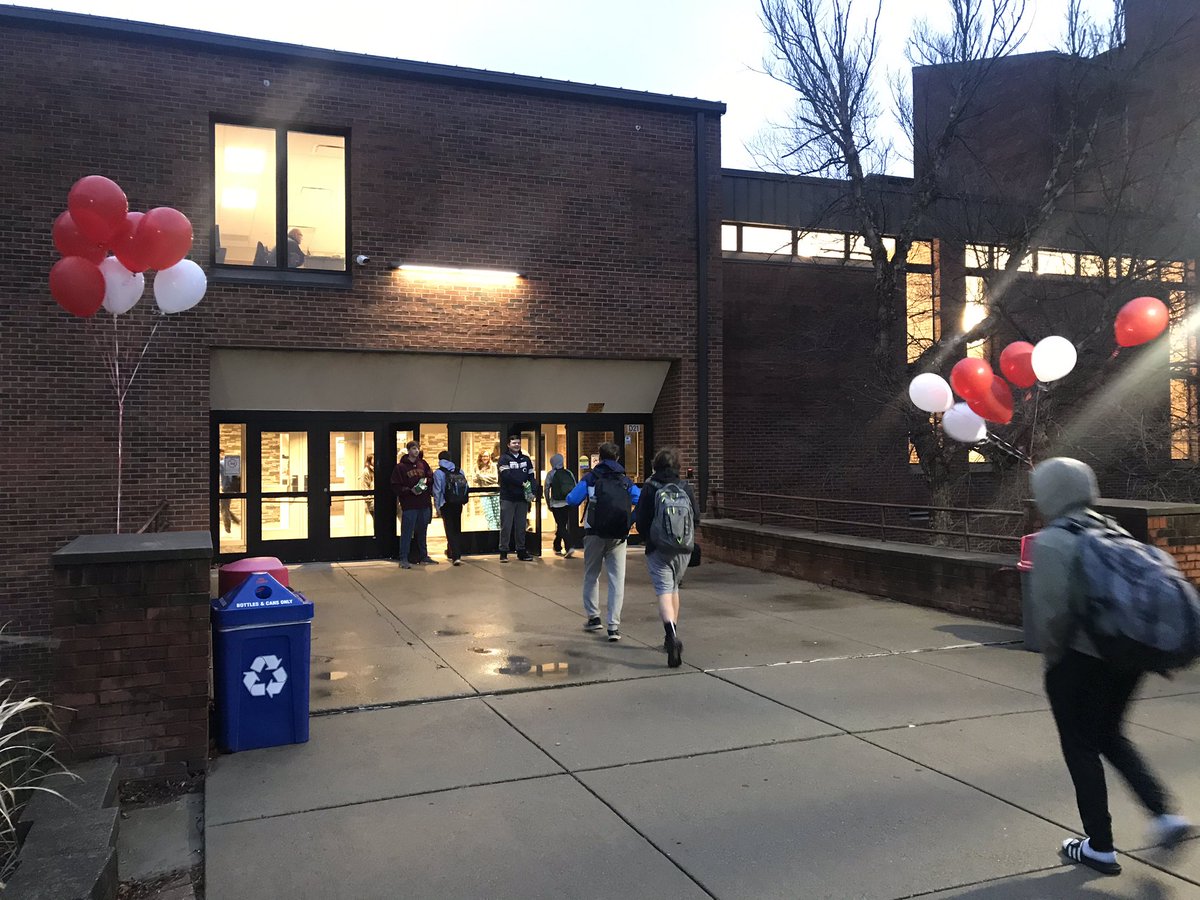 TurpinCounselor's tweet photo. HOPE WEEK is here! HOPE Squad welcomed students back from break with a smile this morning😊#HOPEWEEK2019 #SpartanStrong @MrsEberhardTHS @THSSpartan https://t.co/h63jwldRnW