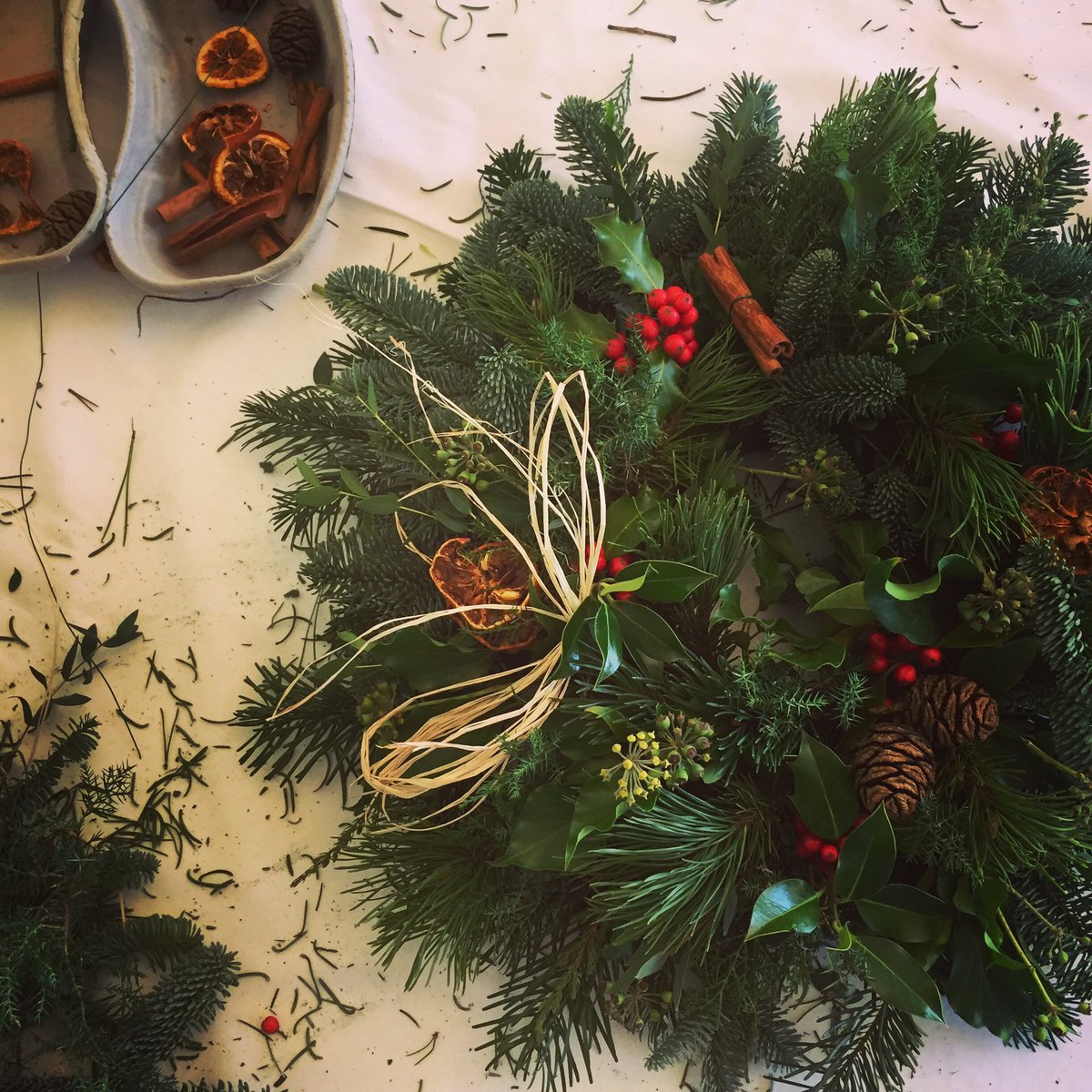 Beautiful wreath made this morning @hartsfield_manor at a workshop to raise funds for @giantpledge 

We made as the sun streamed in and helped each other to make unique and individual wreaths x