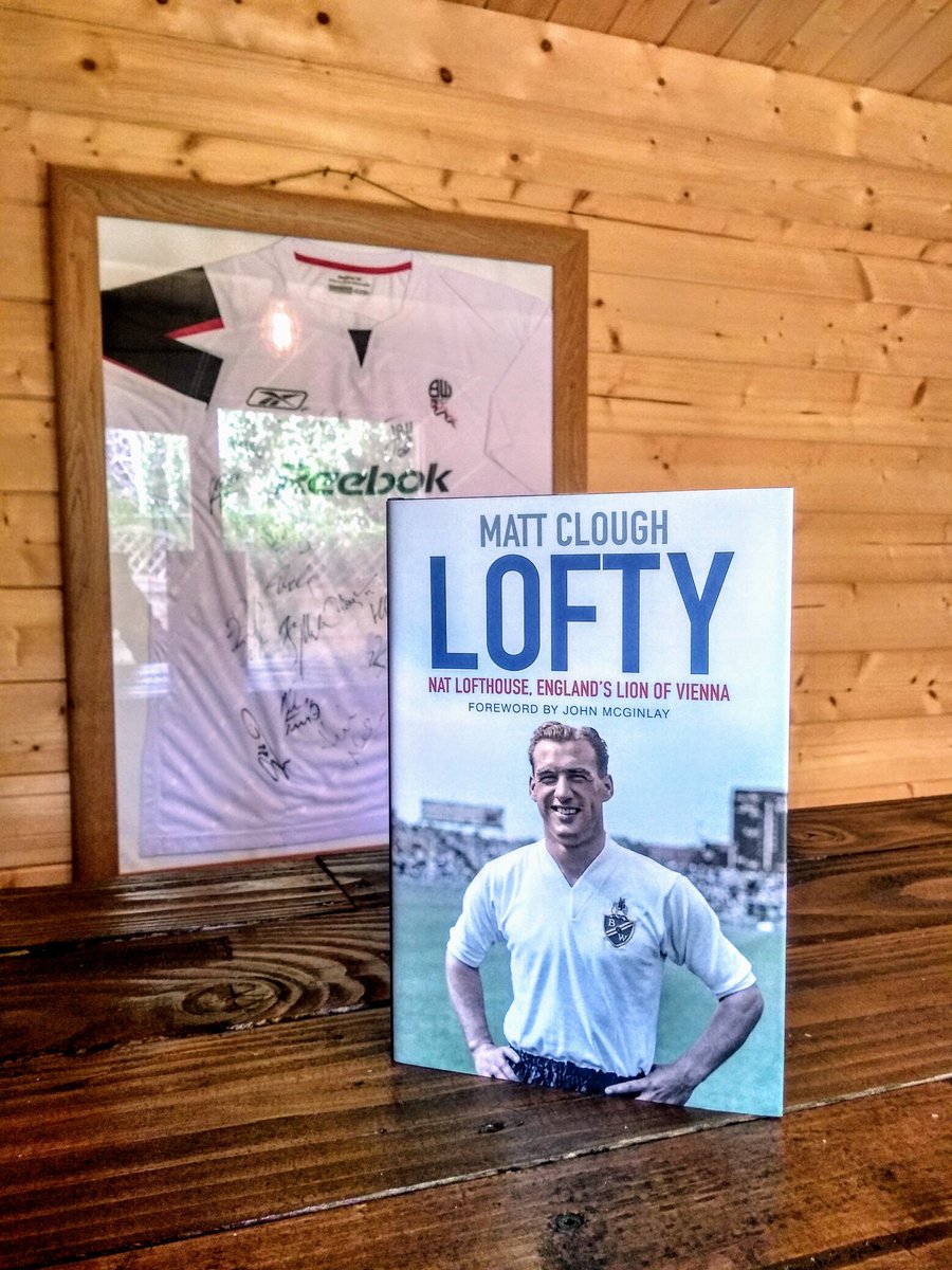 MattJClough's tweet image. Hello #BWFC fans! With Christmas just around the corner, I'm giving away a signed copy of my biography of @OfficialBWFC legend Nat Lofthouse. Just RT and follow me and I'll pick a winner this time next week.

More details on the book can be found here: amazon.co.uk/Lofty-Lofthous…