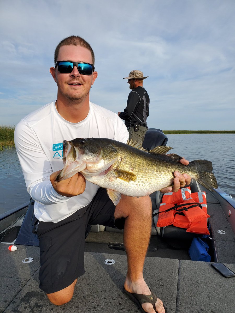 DEBassFishingEx's tweet photo. The 2019 #LunkerCrew has wrapped up for the season. We want to thank all the great folks we've been able to share the boat with this year and everyone who participated in our Twitter contest as well. Congrats to @tcs11 and @uHallgrass for winning each division! 🏆🎣 @DuraEdge https://t.co/Nit09qRXiI